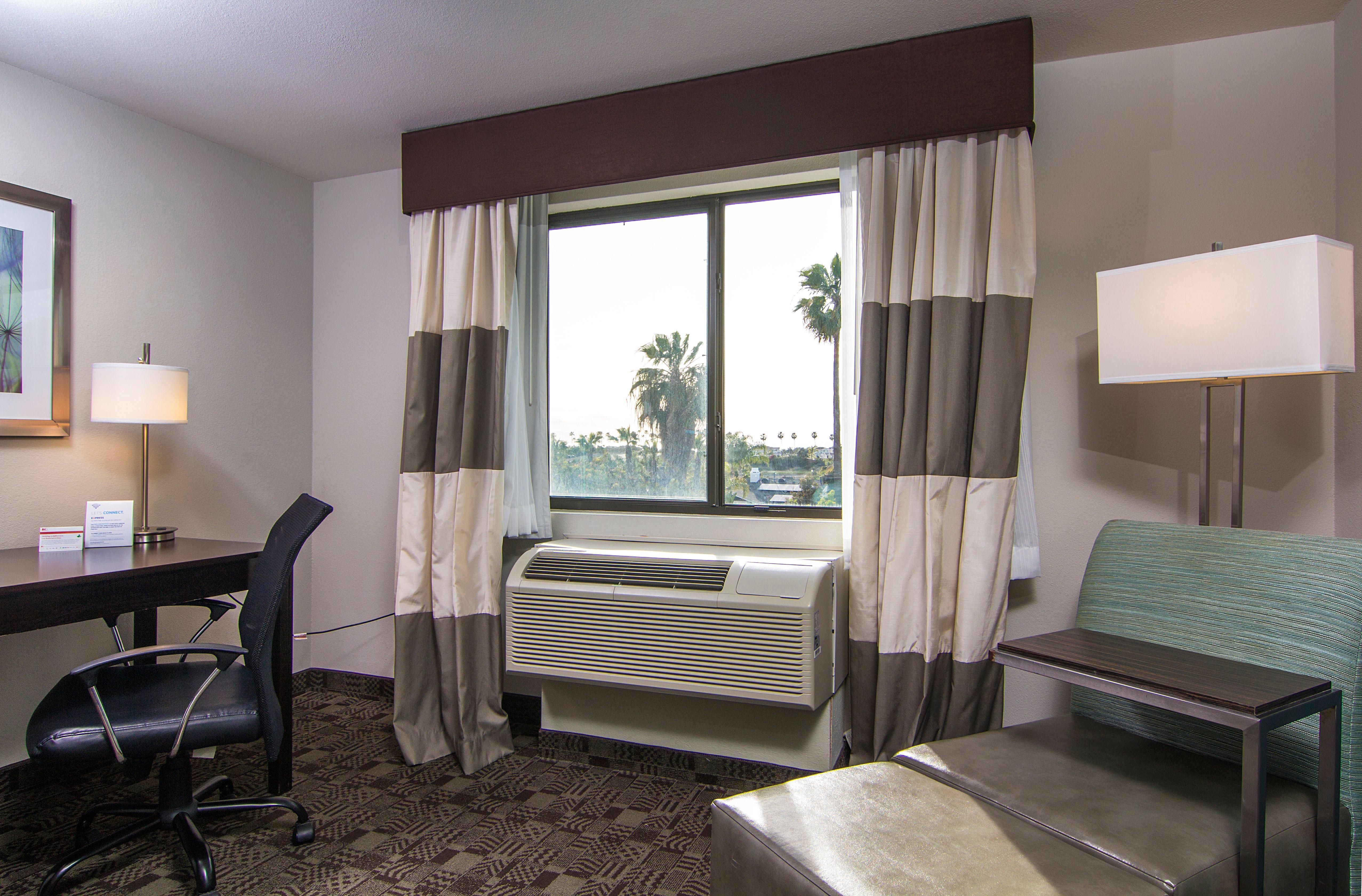 Holiday Inn Express Hotel & Suites Carlsbad Beach By Ihg Extérieur photo